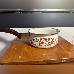 Cream Strawberry-Print Saucepan with Brown Handle